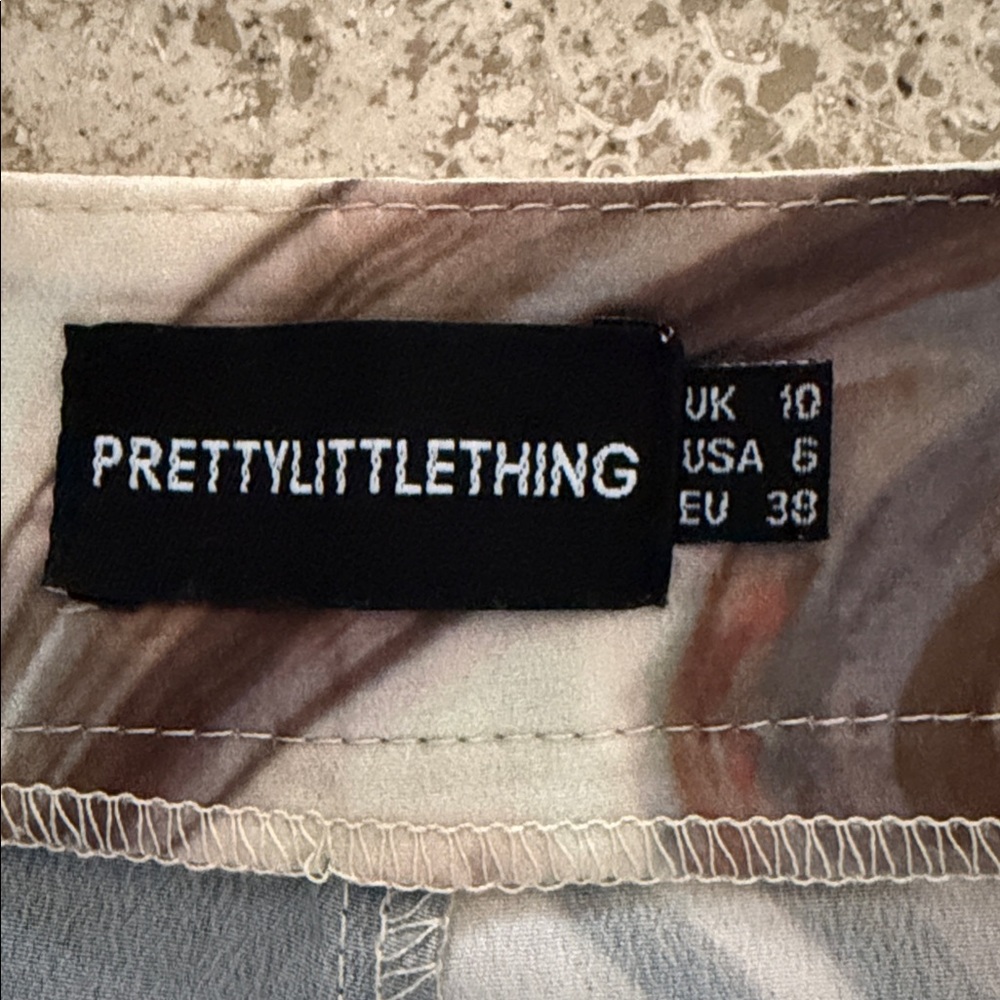 PrettyLittleThing Abstract Pattern Flared Pants - Picture 2 of 3